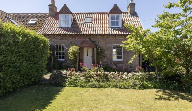 WINDYRIG, Cockburnspath - sleeps 4 in 2 bedrooms