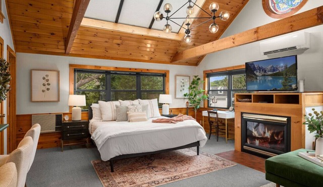 Winery Studio w/Private Hot Tub,Fireplace,Tasting
