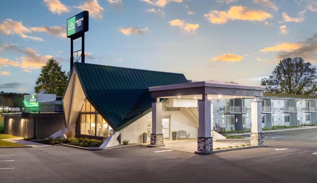 Wingate by Wyndham Geneva at SPIRE Academy