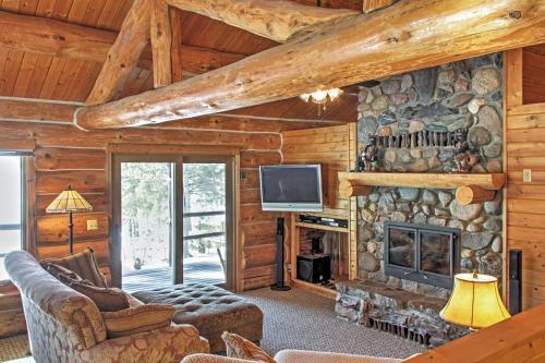 Wonderful Home on Sand Lake w/Expansive Porch!