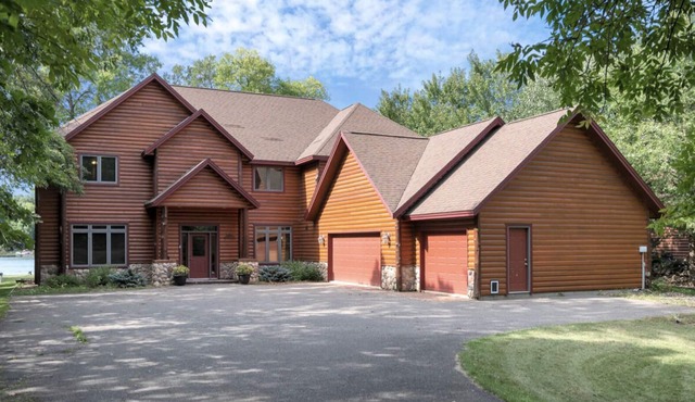 Wonderful Retreat - Enjoy holiday gatherings in this large, cozy cabin