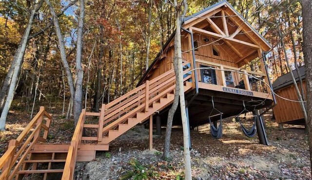 Wooden Chic Cabin Fully Stocked near Tappan Lake in Ohio