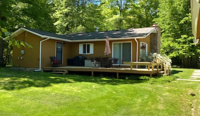 Woodland Retreat Home off Round Point. Mullett Lake Access 1 Mile Pet Friendly
