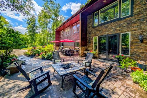 Woodland Spa Sanctuary: Delaware Home w/Swim Spa