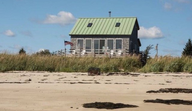 WOW! Amazing property with an amazing view. You will never want to leave!