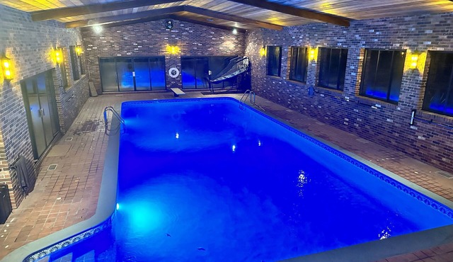 Wow!!Pool!!Private farmhouse with hotel amenity's that comfortably sleeps 19-20