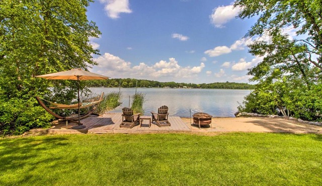 Year-Round Waterfront Getaway: Lake Access + Dock!