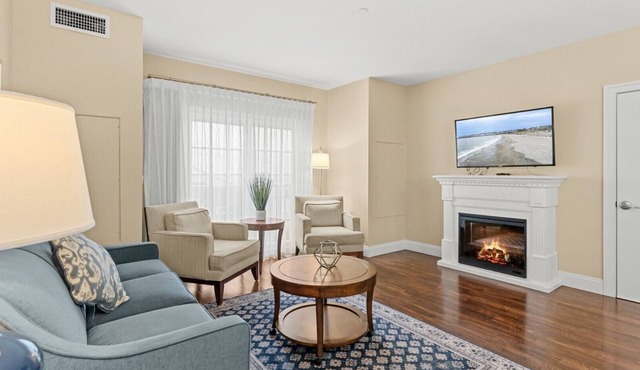 York Beach, Maine | Fireplace 1BR Hideaway | Walk to Sand, Shops & Lobster Rolls