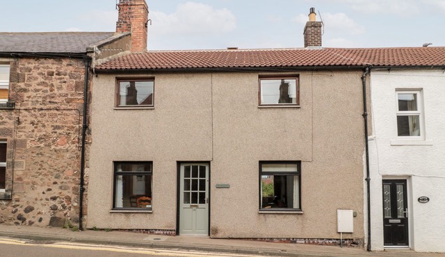 YORK COTTAGE, pet friendly, with a garden in Wooler