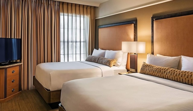 Your Gateway to Scottsdale's Wonders: Elegant Suites Await! Paws Friendly, Pool