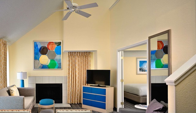 Your Home Away From Home! Free Parking, Pets Allowed