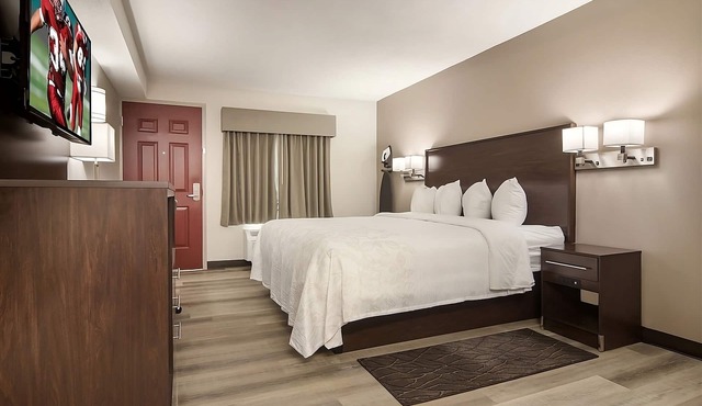 Your Home Away From Home! Pets Allowed, Free Parking