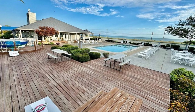 Your Lake Erie Islands' Getaway Condo for 6 with a Clubhouse and Pool!