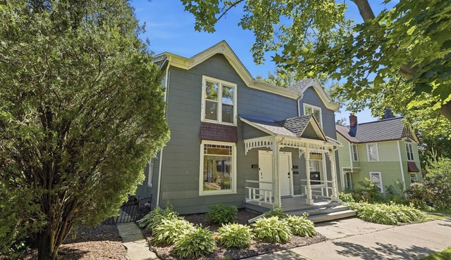 Ypsi Depot Town Estate: 5BR Triplex & Pet Friendly