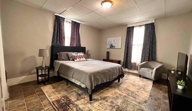 Zen Haven 3- Close to Downtown Indianapolis- Queen Bed
