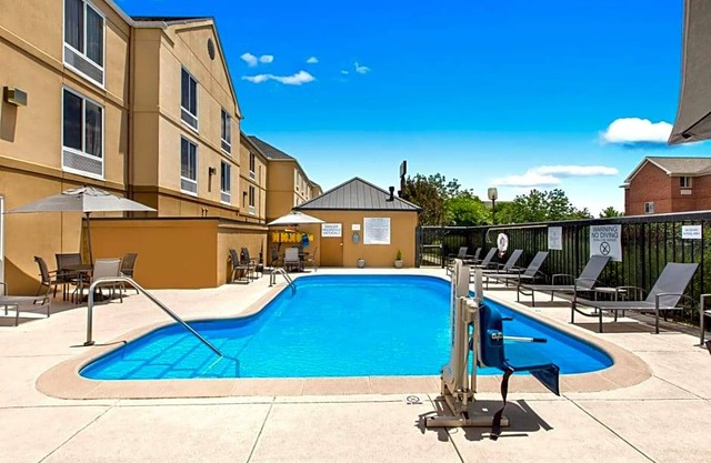 2-Star Hotel ∙ Fairfield Inn by Marriott Evansville East