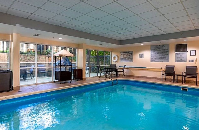 2-Star Hotel ∙ Fairfield Inn by Marriott Evansville West