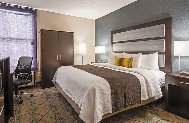 2-Star Hotel ∙ Best Western Plus Indianapolis NW Hotel