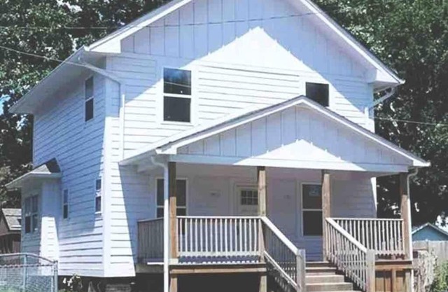 Bright & Modern 3-BR Home Downtown Indy East!