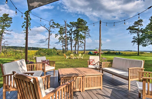 Charming Pine Point Cottage - 2 Blocks to Ocean!