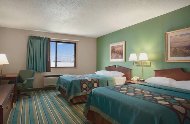 Coratel Inn & Suites New Richmond - Comfort 2 Queen Bed Non-Smoking