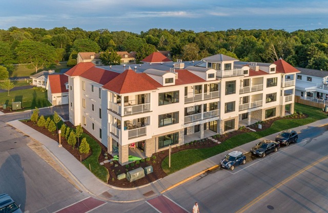 Downtown Sister Bay Waterfront Condo – Walk to Everything