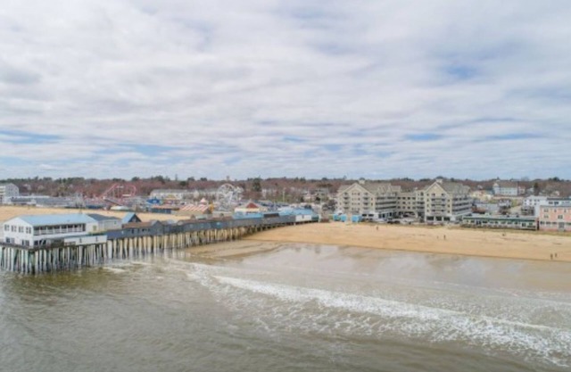 Fabulous beachfront 2 Bedroom Condo in the middle of the action