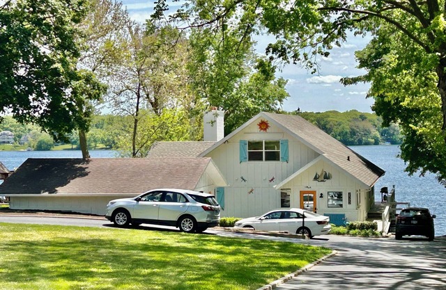 Lakefront Luxury Home with Private Pier, Sleeps 18, 3rd Night Free this Spring