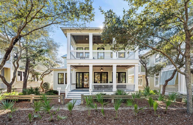 Stunning WaterColor Retreat: Bikes, WaterColor Beach Club Access, Carriage House, Pure Relaxation!