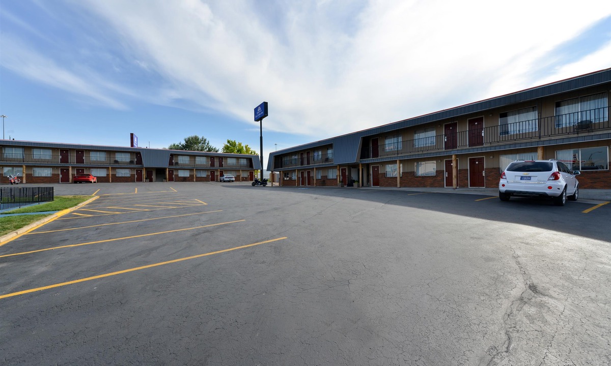 Pinnacles Entrance Badlands Hotel | Americas Best Value Inn Wall