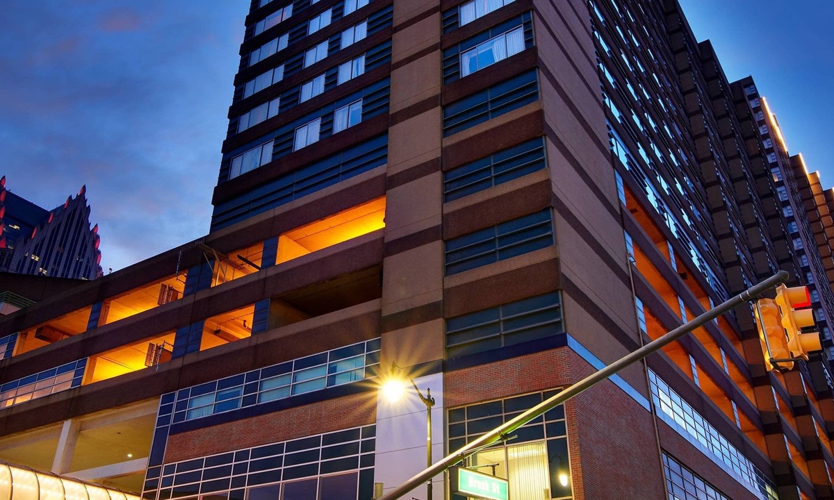 Downtown Detroit Hotel | Courtyard by Marriott Detroit Downtown
