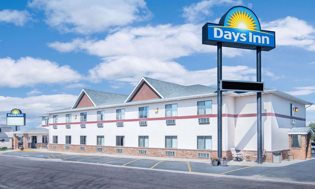 Pinnacles Entrance Badlands Hotel | Days Inn by Wyndham Wall