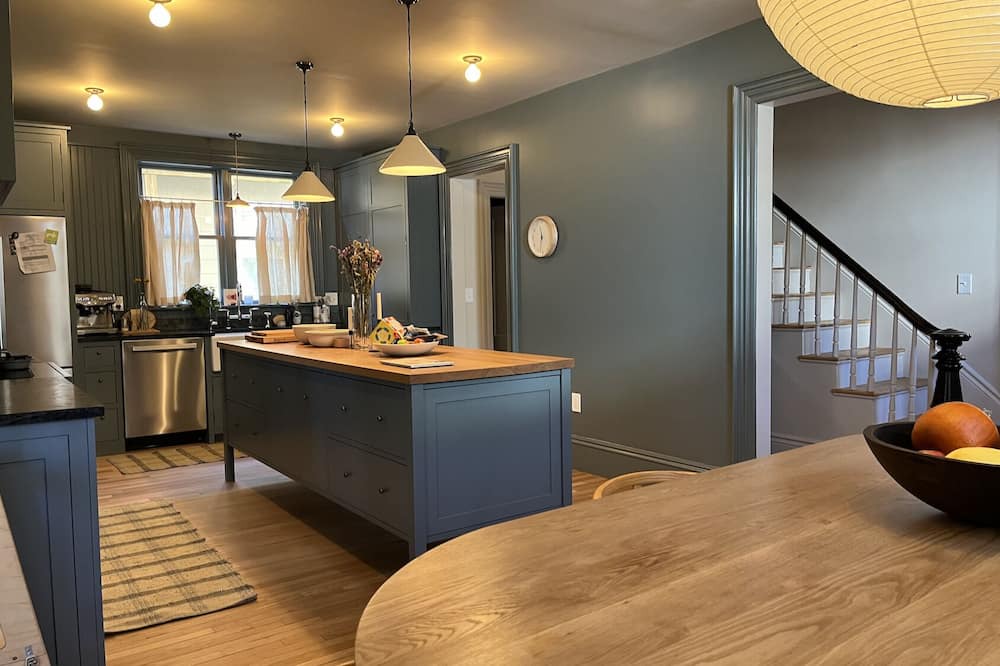 Neighborhood Nine House | Stylish 3BR Harvard Square home