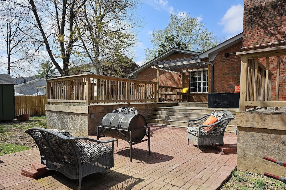 New Albany House | New lower price! Spacious single family home near Churchill Downs!