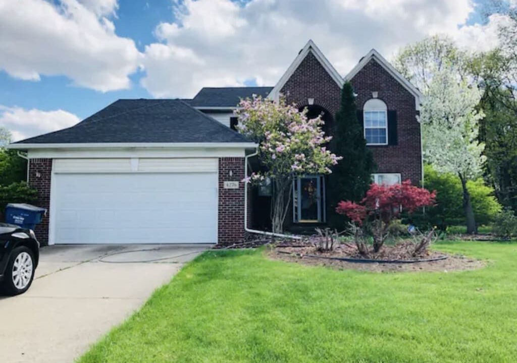 Mitchell House | 5br/5beds/3ba house near UM stadium, downtown Ann Arbor, with pool table