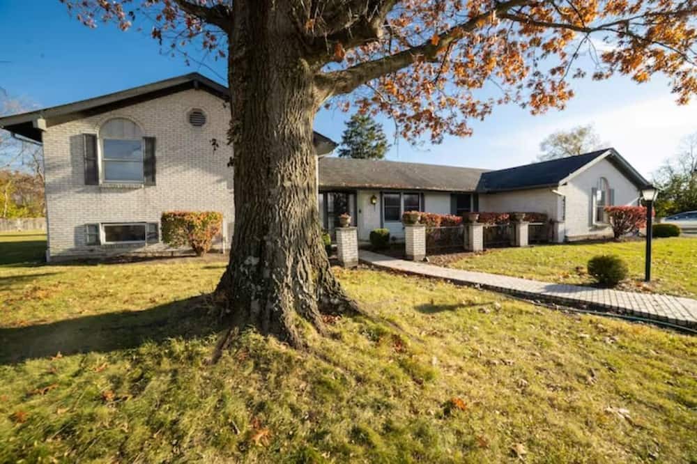 Dayton House | Family & Friends 5 Acre Estate Close to Everything