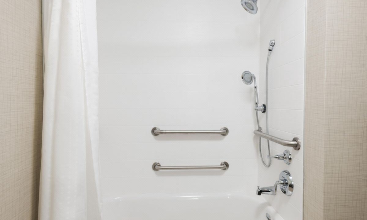 Photo of Bathroom in Summit Station