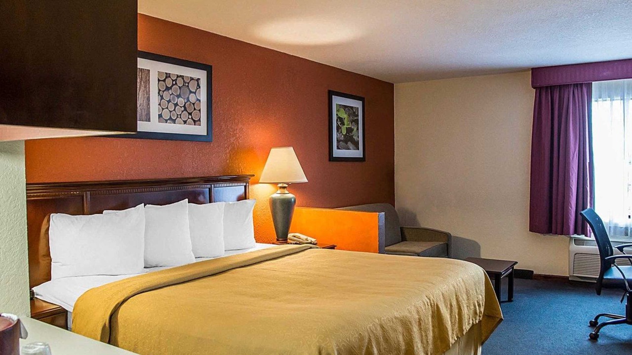 Photo of Bedroom in Forest Park