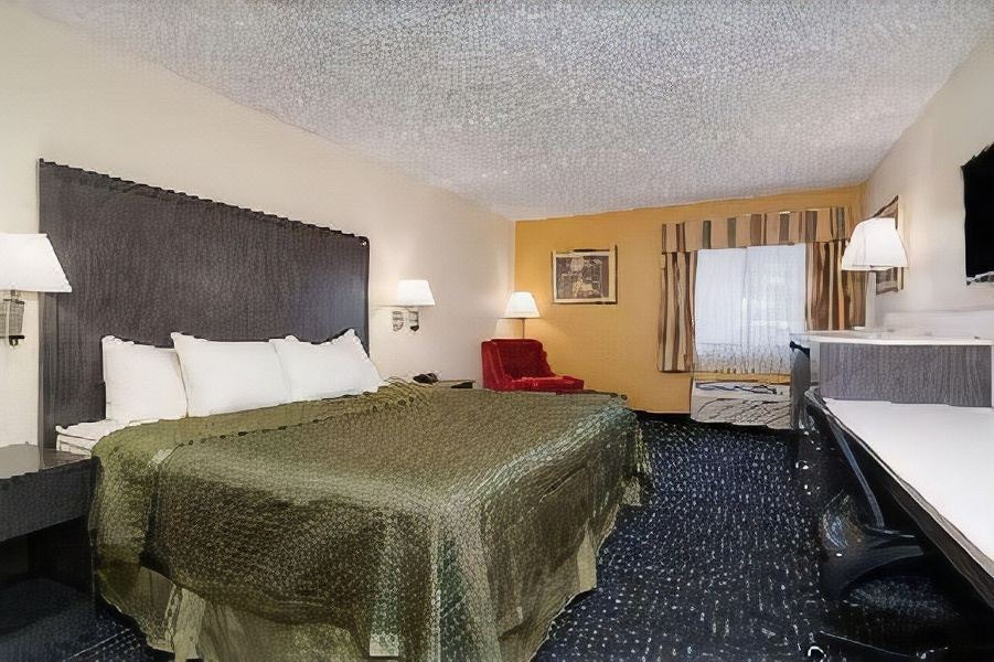 Photo of Bedroom in Mounds View