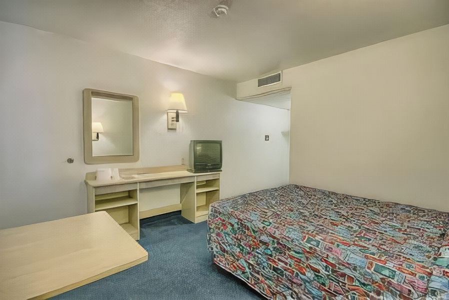 Photo of Bedroom in Summit Station
