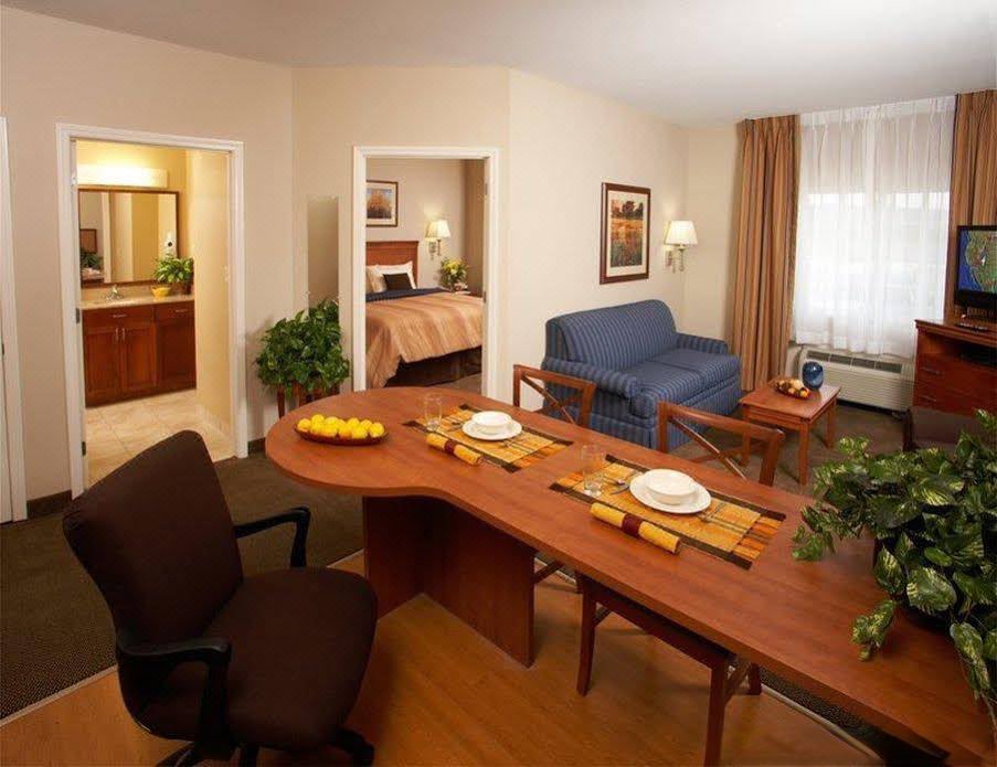 Photo of Livingroom in I-435 West KC-KS