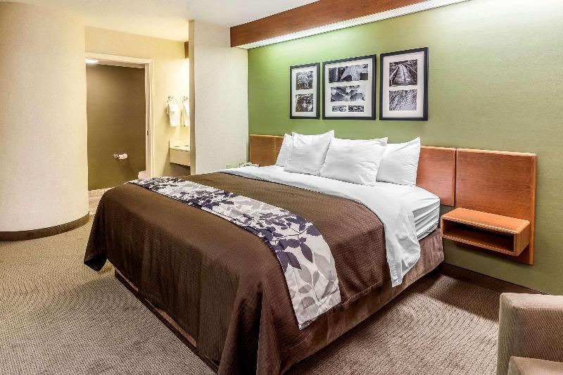 Photo of Bedroom in Acme