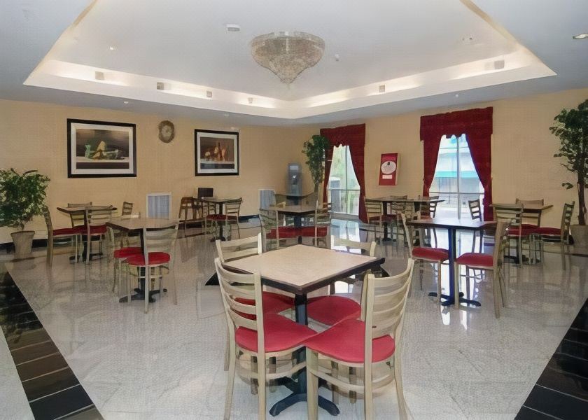 Photo of Livingroom in Mount Saint Joseph