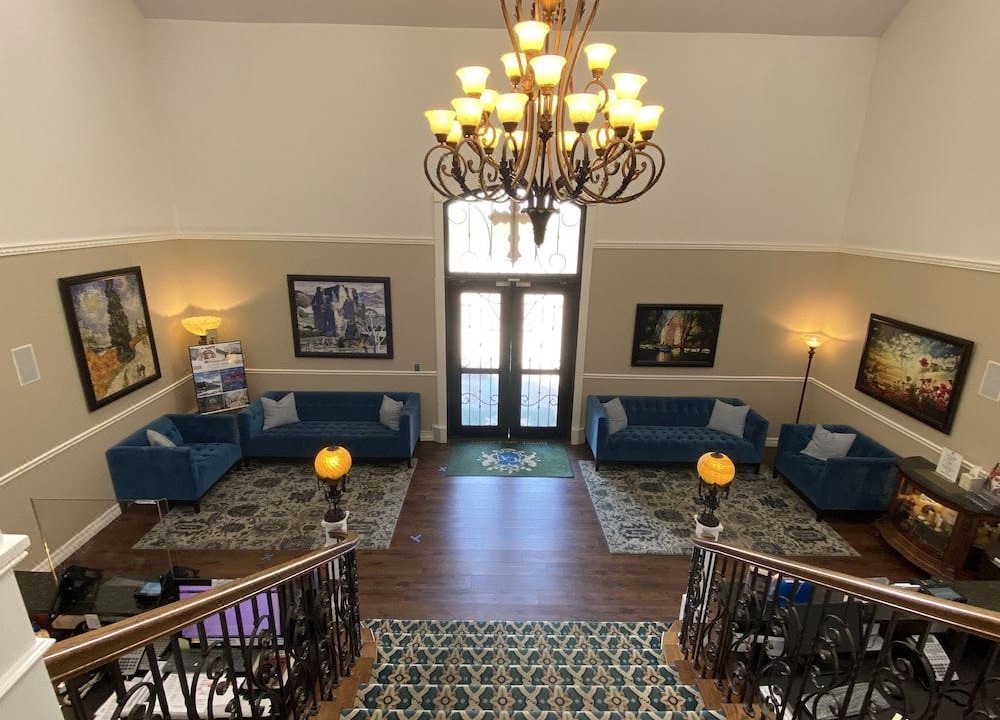 Photo of Livingroom in I-435 West KC-KS