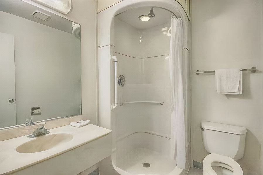 Photo of Bathroom in Summit Station