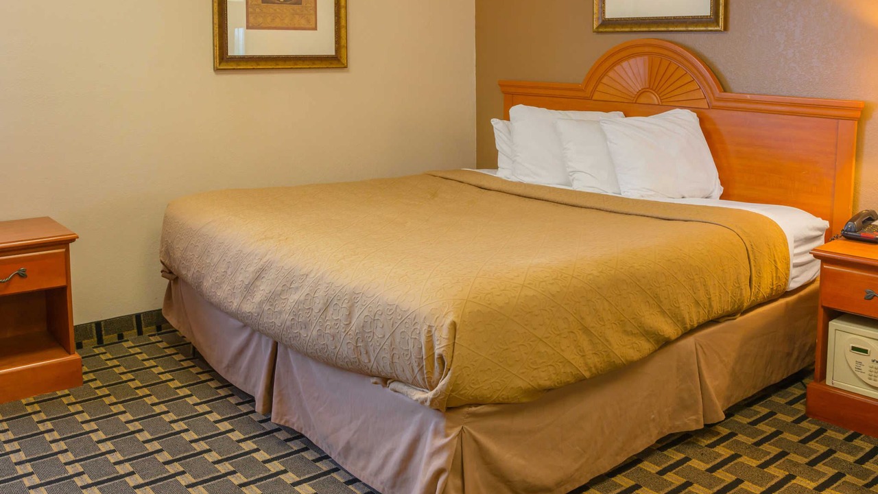 Photo of Bedroom in Romulus
