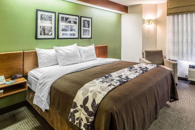 Photo of Bedroom in Acme