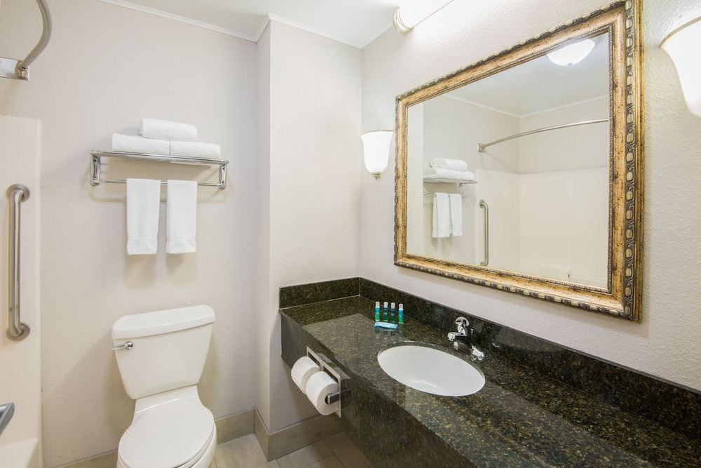 Photo of Bathroom in Brook Park