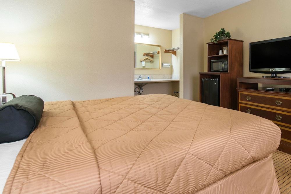 Photo of Bedroom in Fort Morgan