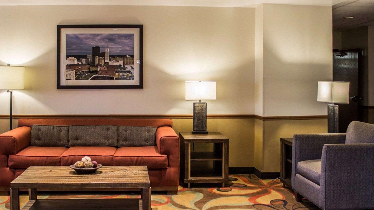 Photo of Livingroom in Akron